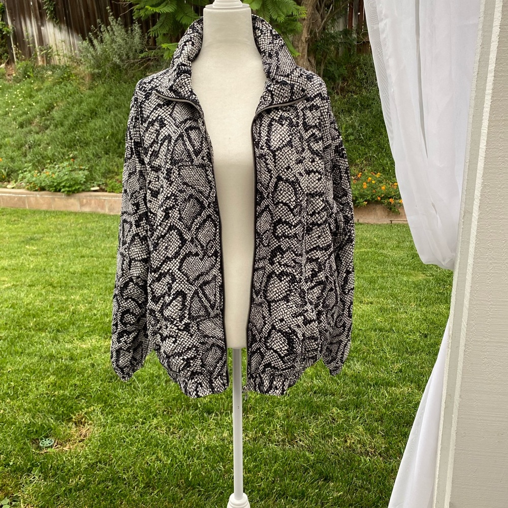 NWT Urban Outfitters long sleeve light weight jacket. Size Large.